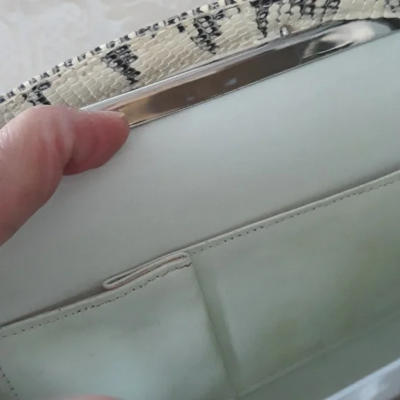 Vintage 1960's snakeskin evening purse - Picture 10 of 11